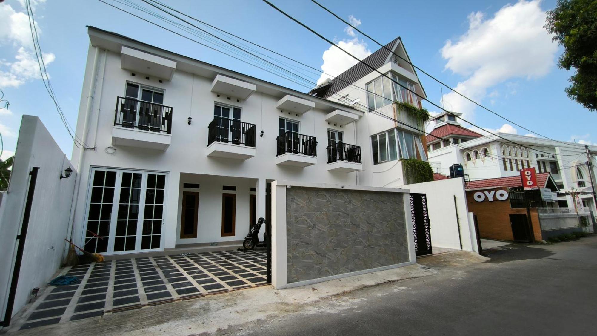 House Of Bedjo Powered By Cocotel Yogyakarta Exteriér fotografie
